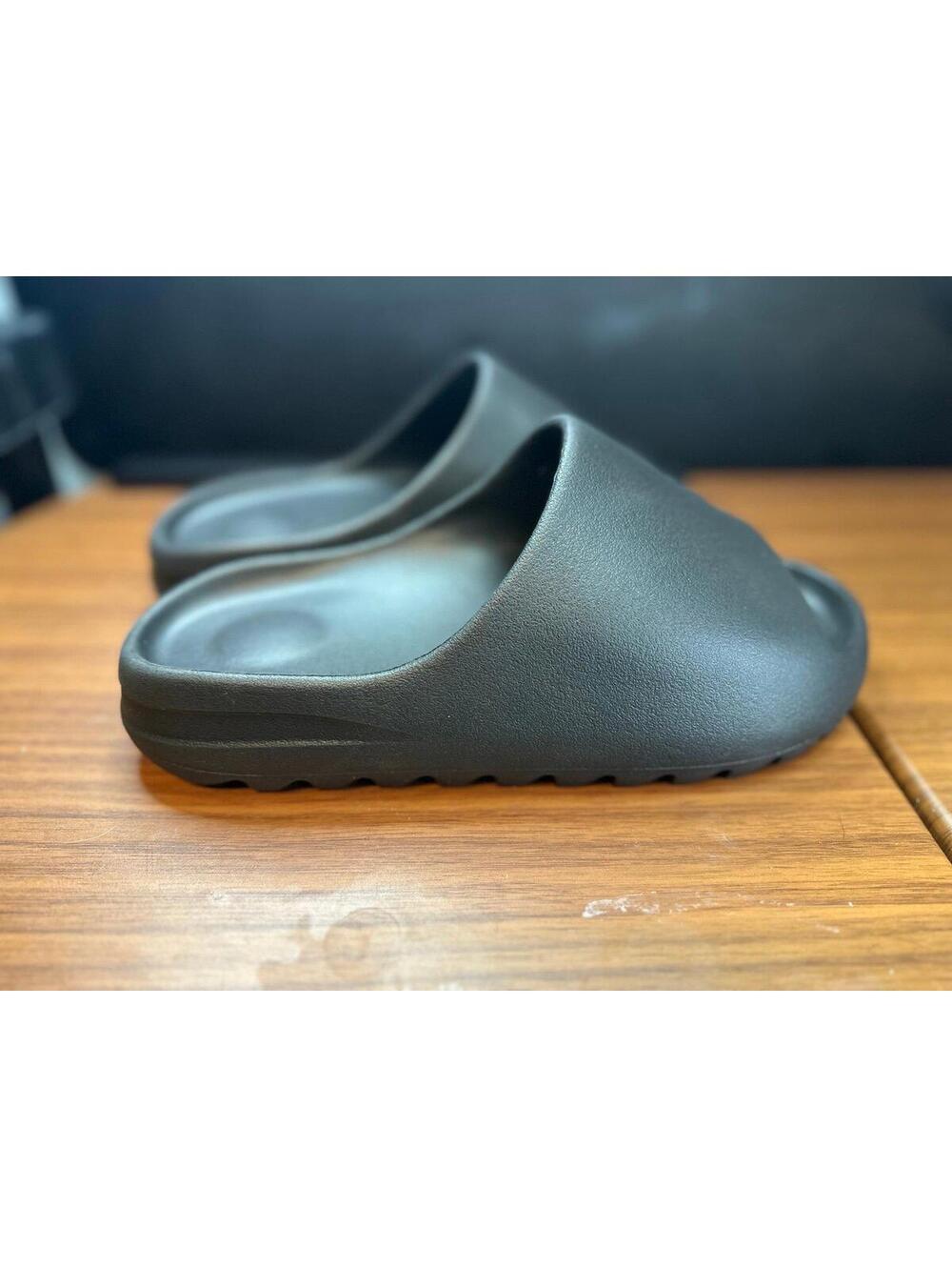 Yeezy YS-01 Slide BLACK MEN’S SIZE:8 NEVER WORN